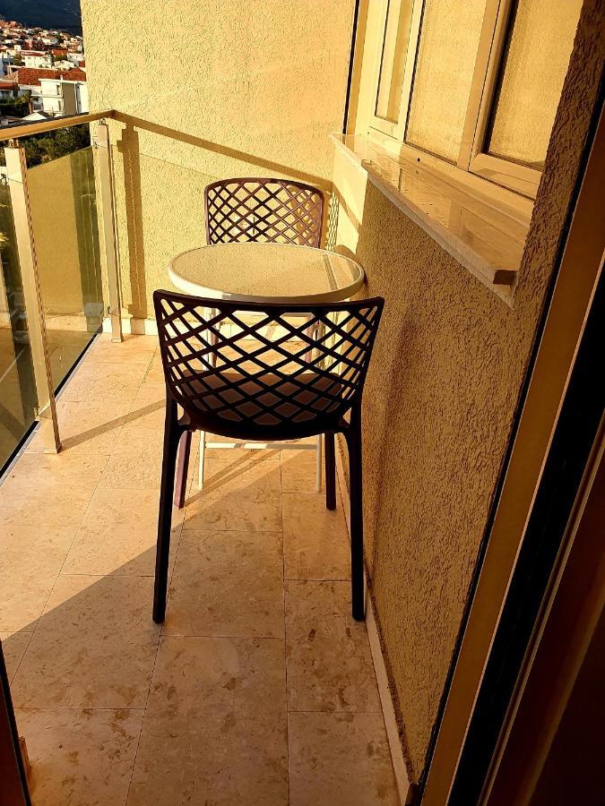 Aleksandar First Sea Line Apartment Бар Екстериор снимка