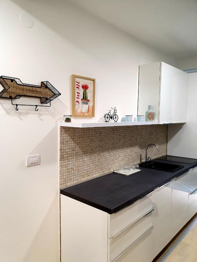 Aleksandar First Sea Line Apartment Бар Екстериор снимка