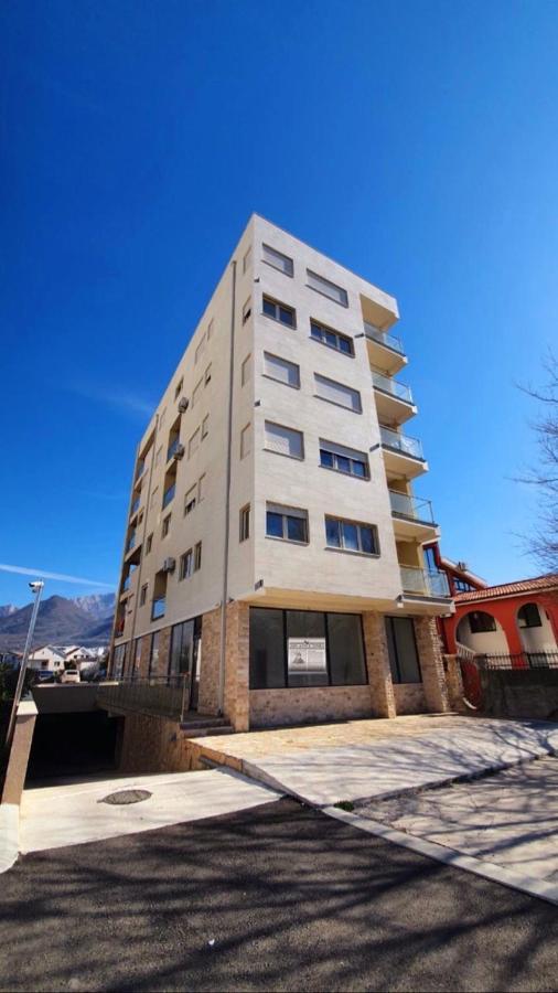 Aleksandar First Sea Line Apartment Бар Екстериор снимка